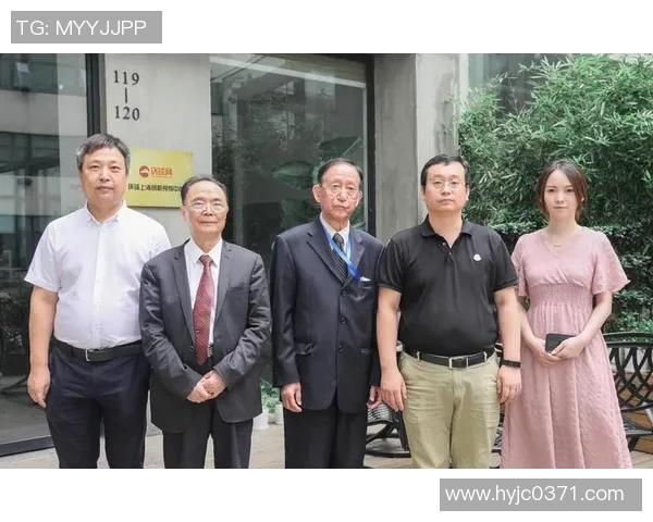 陈芳回顾英雄联盟职业生涯与成长历程的深度专访分享